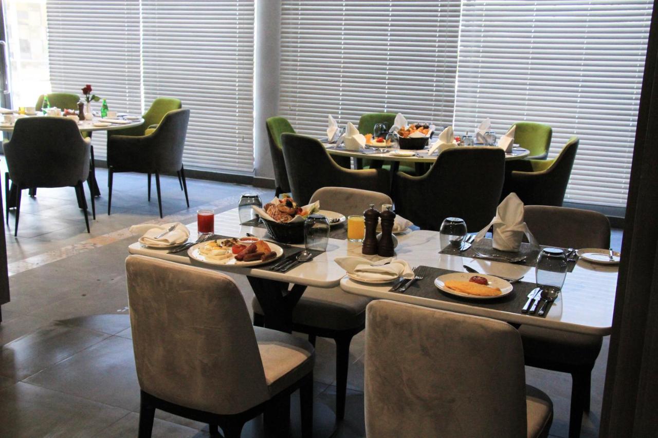 Hotel Holiday International Szardża Zewnętrze zdjęcie