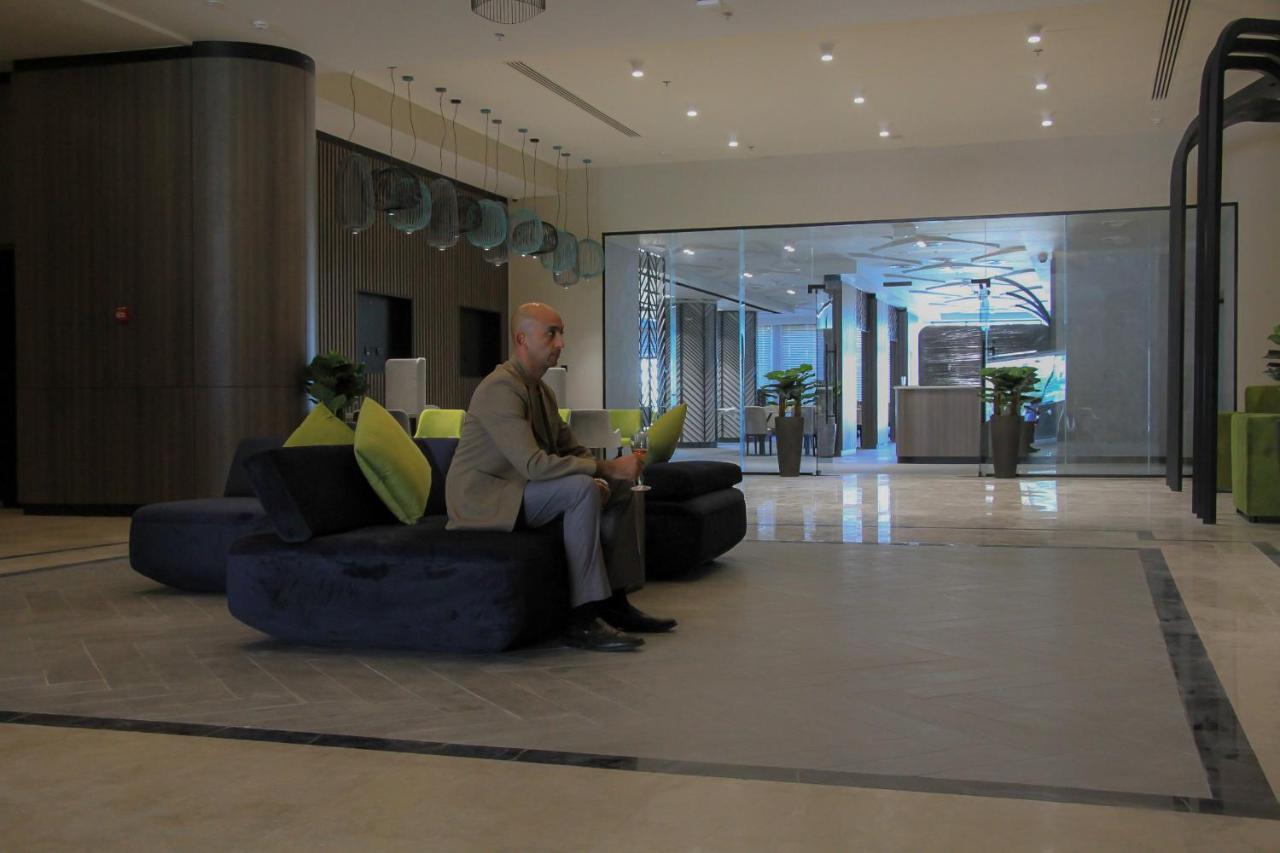 Hotel Holiday International Szardża Zewnętrze zdjęcie