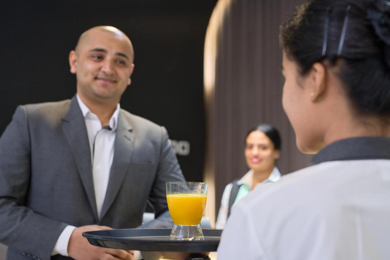 Hotel Holiday International Szardża Zewnętrze zdjęcie