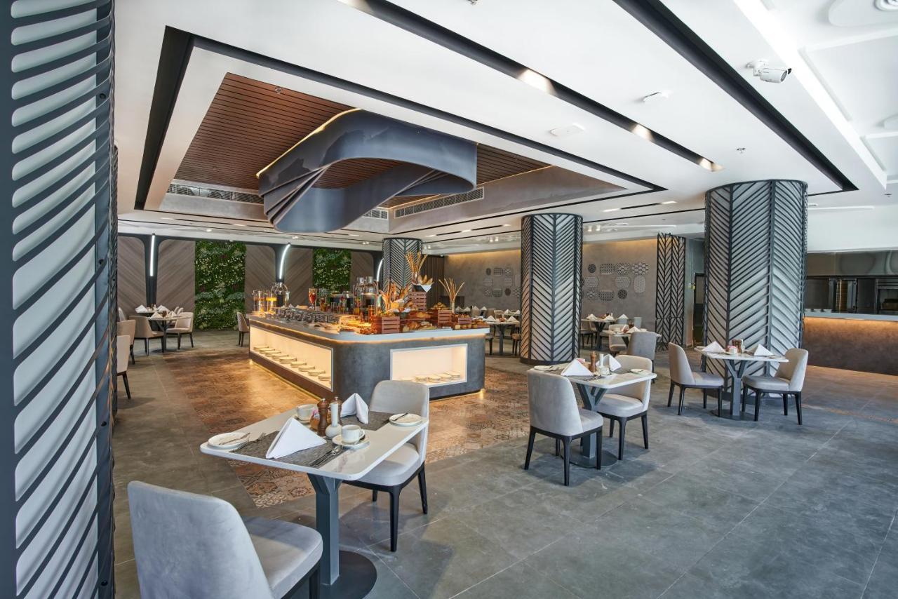 Hotel Holiday International Szardża Zewnętrze zdjęcie